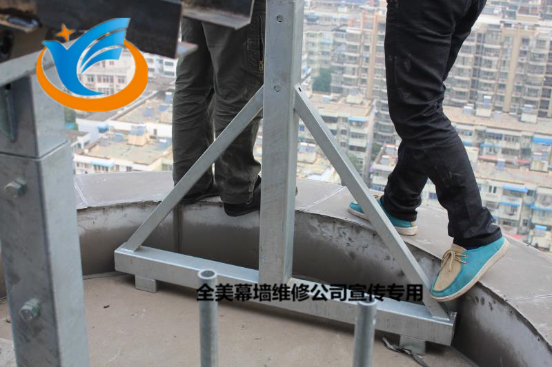 金融中心玻璃更换